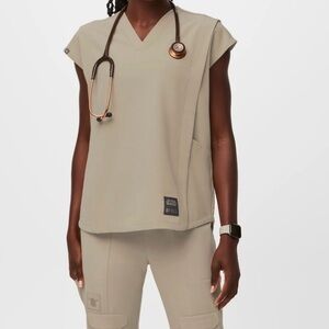 Figs Special Edition Star Wars Mandalore BoKatan Pleated Scrub Top (XS)